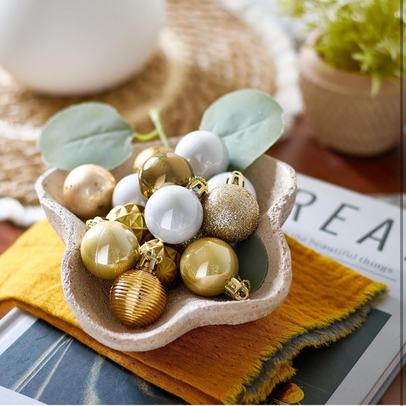 NEW Christmas Ornaments 49 Ornaments Gold Color Scheme Christmas Baubles - Picture 3 of 13